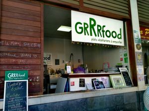Façade at GRRRfood in Serignan