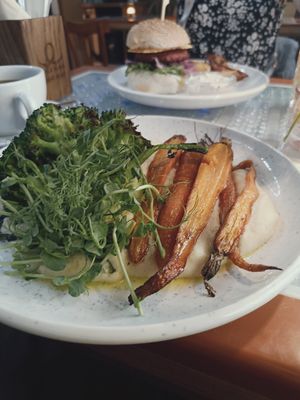 Brokuły, puree, pieczona marchewka at Clear Head - Lehka Hlava in Prague