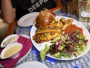 מנת טעימות של העיקריות לשני אנשים at Clear Head - Lehka Hlava in Prague