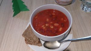 Mexikanischer Bohneneintopf mit Brot
Mexican Bean Stew with bread at Veganz - Kreuzberg in Berlin
