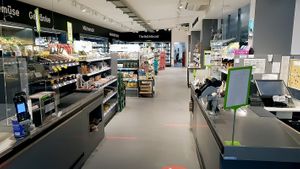view towards the inside of the store at Veganz - Kreuzberg in Berlin