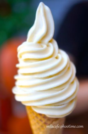 weekly unique flavor limited time offers brings surprises!! 
This one is melon ~ sooooo fruity!!  at Mori Vegan in Kaohsiung