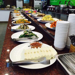buffet line  at San Deul in Cheonan