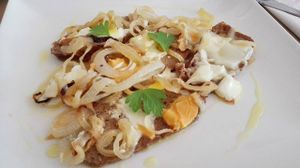 Seita with fried onion and different kind of tasty vegan cheeses at Paradis Obrador Ecologic Vega in Granollers