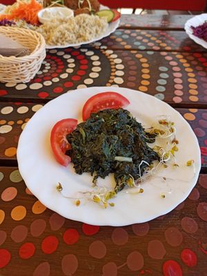 Steamed spinach with garlic as a side dish at Bar Alternatywa in Hel