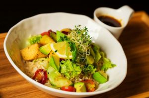 ORIGINAL VEGGIE RICE (Vegan)
原味蔬菜饭 (纯素) 
Served with:-
BROWN RICE. AVOCADO. GRILL MUSHROOM.  CAPSICUM. POTATO. 
BEAN CURD. CUCUMBER. MIX SALAD.                        at Yi Ke Shu - Bayan Lepas in Penang