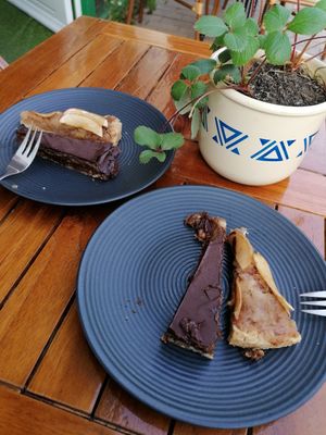 Chocolate and apple pie at De Herbivoor in Groningen