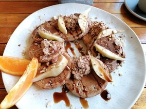 Mini pancakes with fruit and syrup (great portion, super filling!) at De Herbivoor in Groningen