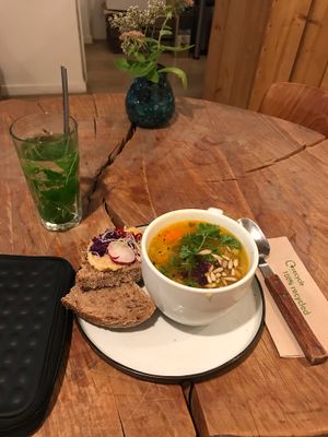 Lekker soep van de dag met desembrood at De Herbivoor in Groningen