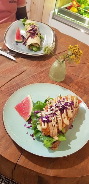 De speltwrap and burger at De Herbivoor in Groningen