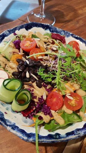 Burgersalade at De Herbivoor in Groningen