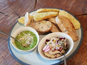 Bread with dips at De Herbivoor in Groningen