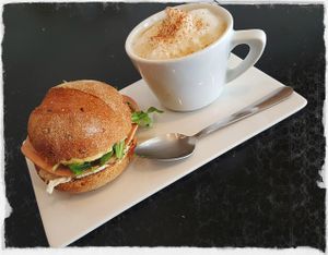 Breakfast - Pepper-Cashew-Cheese, Pesto Bun and a Latte Macchiato at Pirates in Heidelberg