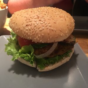 Vegan burger number 2 with veggie patty and a curry sauce at BioBurgerMeister in Salzburg