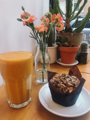 Turmeric Smoothie & GF muffin - my fav muffin atm at ROOTS - Amstelveenseweg in Amsterdam