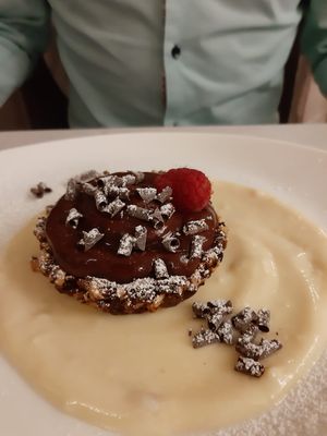 Chocolate tart in white chocolate rum sauce at BistroBio in Milan