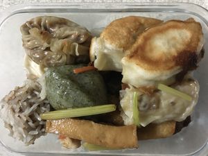 BYO container for takeout at Qīng Qí SùShí in Tainan