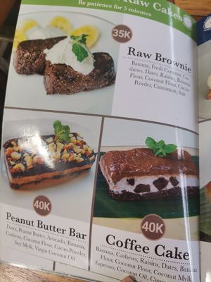 Vegan frozen raw cakes at Alkaline Restaurant in Canggu