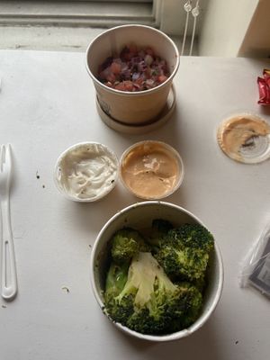 Broccoli and sauces (aioli, sriracha aioli, pico de Gallo) at VeganBurg in San Francisco