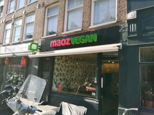 Outside at Maoz - Albertcuypstraat in Amsterdam