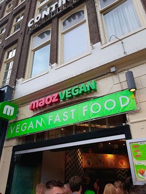 Outside at Maoz - Albertcuypstraat in Amsterdam