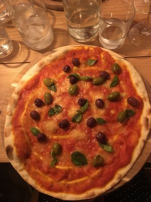 vegan pizza at In Bocca Al Lupo in Lisbon