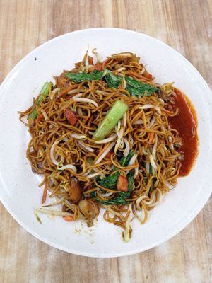 Hong Kong fried noodles at New Realm 素林 in Central Singapore