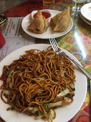 Chowmein and samosas at Gurkha 구르카 in Seoul