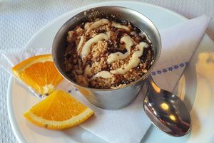 Daily menu dessert: Apple crumble at The Mantraa in Barcelona