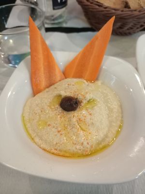 Hummus at The Mantraa in Barcelona