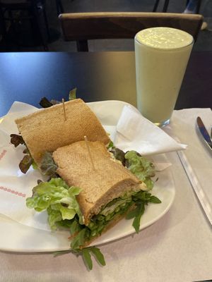 bocadillo y un batido de avocado y pistacho, recomendado 10/10   at The Mantraa in Barcelona