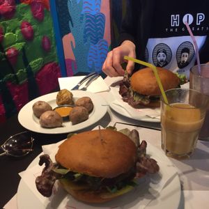 Seitan burgers, salt & skin potatoes, fresh juices and milkshakes at The Mantraa in Barcelona