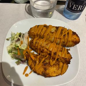 Patatas arrugadas con salsa de bravas at The Mantraa in Barcelona