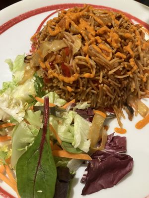 Fideuà con ensalada  at The Mantraa in Barcelona