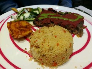 seitán con tabulé at The Mantraa in Barcelona