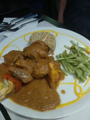 Satay Skewers main course at The Mantraa in Barcelona