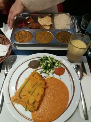 Thali and pumpkin cake at The Mantraa in Barcelona