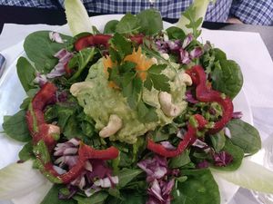 spinach salad at The Mantraa in Barcelona