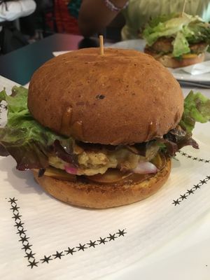 Veggie burger, 4,75 euro at The Mantraa in Barcelona