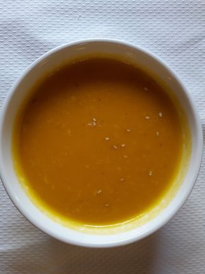 Crema de zanahoria y coco (delicious) at The Mantraa in Barcelona