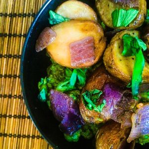 Basil-green pea purée with fried red onion-potato mix at Elixir in Budapest