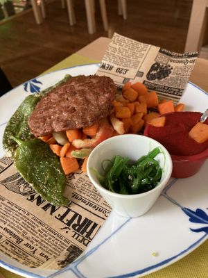 hamburger with sweet potato at Crock and cock in Bilbao