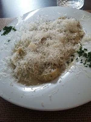 Ravioli filled with quinoa, basil and cashew nuts at Crock and cock in Bilbao