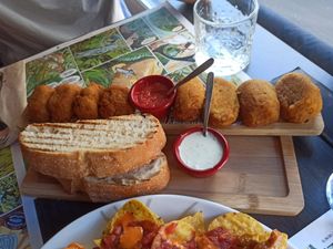 Croquetas variadas (la de cocido buenísima) at Crock and cock in Bilbao