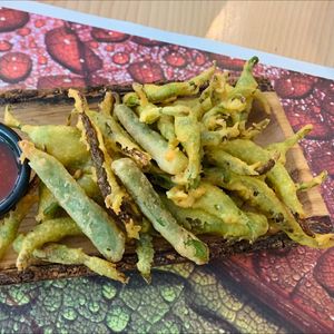 Piparras en tempura at Crock and cock in Bilbao