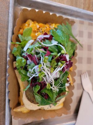 Pommes Jaffa mit Falafel at FritzMitte in Jena