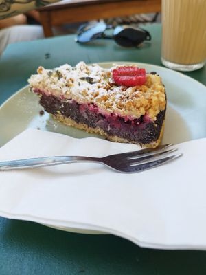 Strawberry crumble – very sweet at 7Stern in Vienna