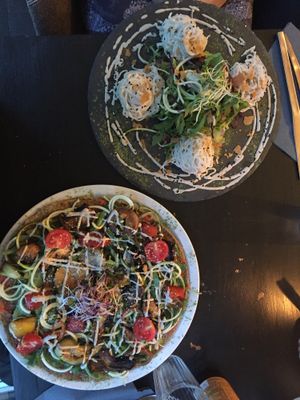 Pizza and black pepper kelp noodles at Rawtastic in Berlin