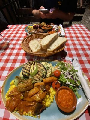 GRILLED VEGETABLES PLATE 17,00MK really delicious and fulfilling meal. Restaurant with many vegan and vegetarian options! Bósnia - Mostar 😋  at Food House in Mostar