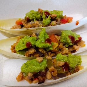 endibias con tofu , pimientos amarillos y guacamole  at Casa Alongos in Melide